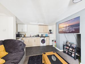 Flat 1- click for photo gallery